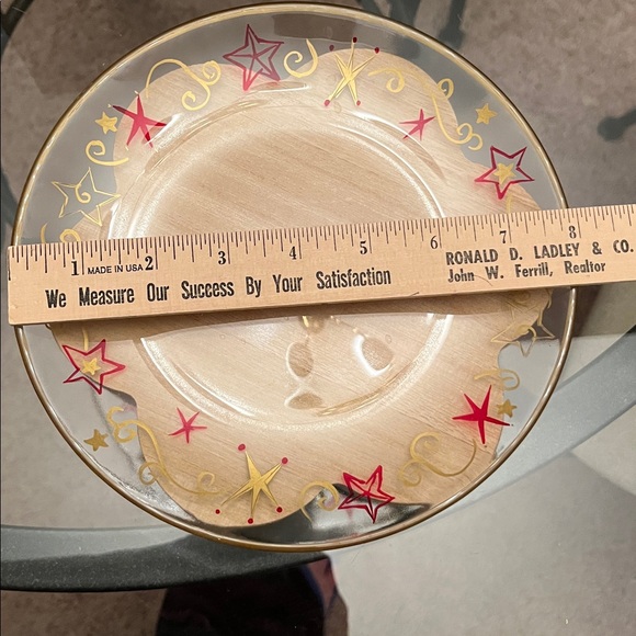 Pfaltzgraff Holiday Cheer Glass Plates with Red and Gold Stars and Scrolls - Picture 6 of 7